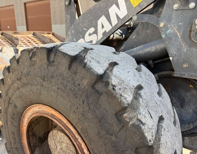 DOOSAN DL200-5 **WHEEL LOADER**
